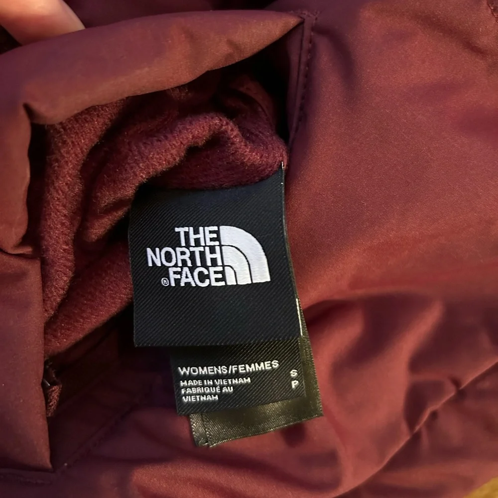 The North Face Merriewood Reversible Vest Women’s Small Maroon Sherpa - Picture 14 of 14